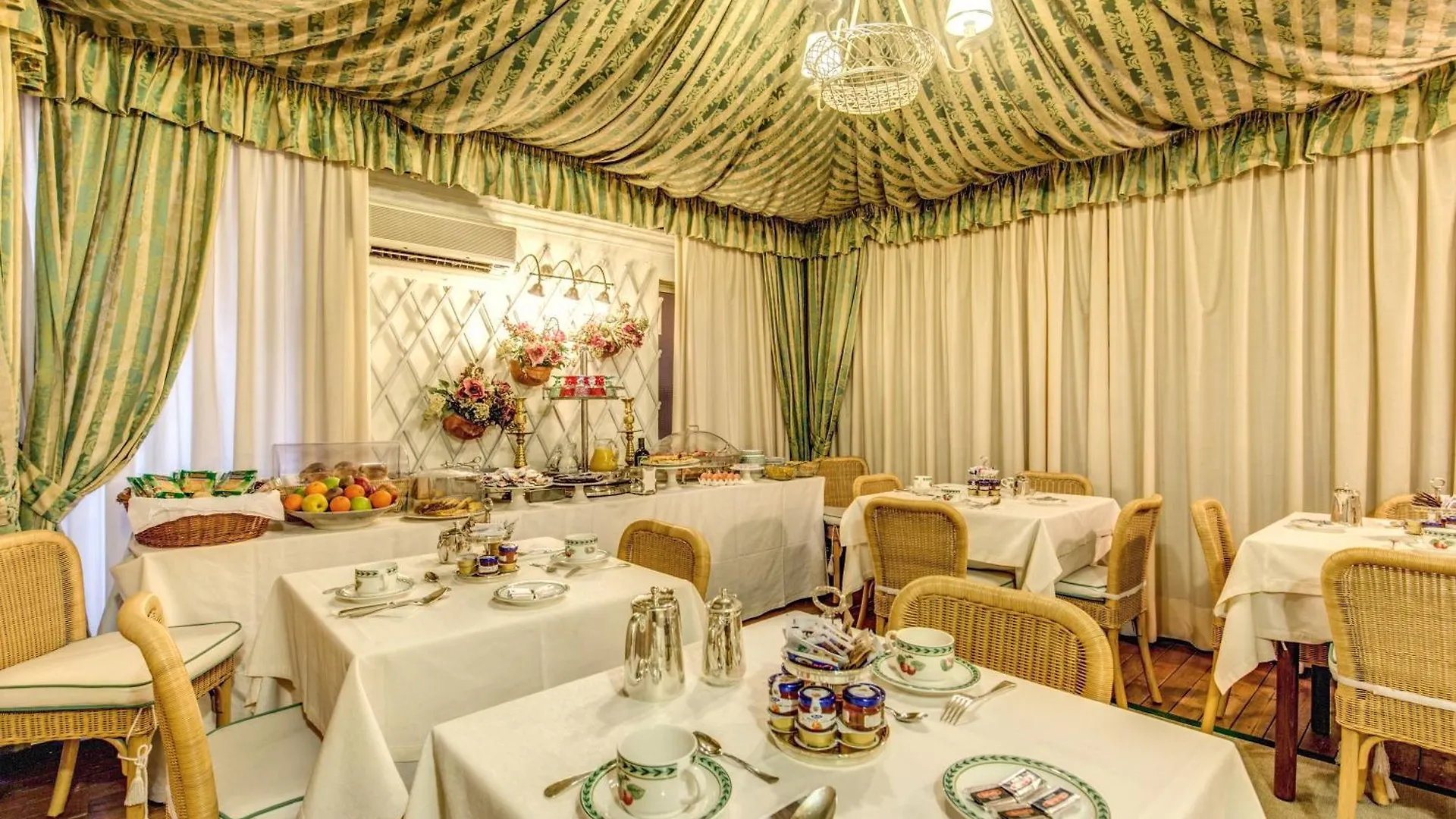Hotel Cortina Rome 3*,